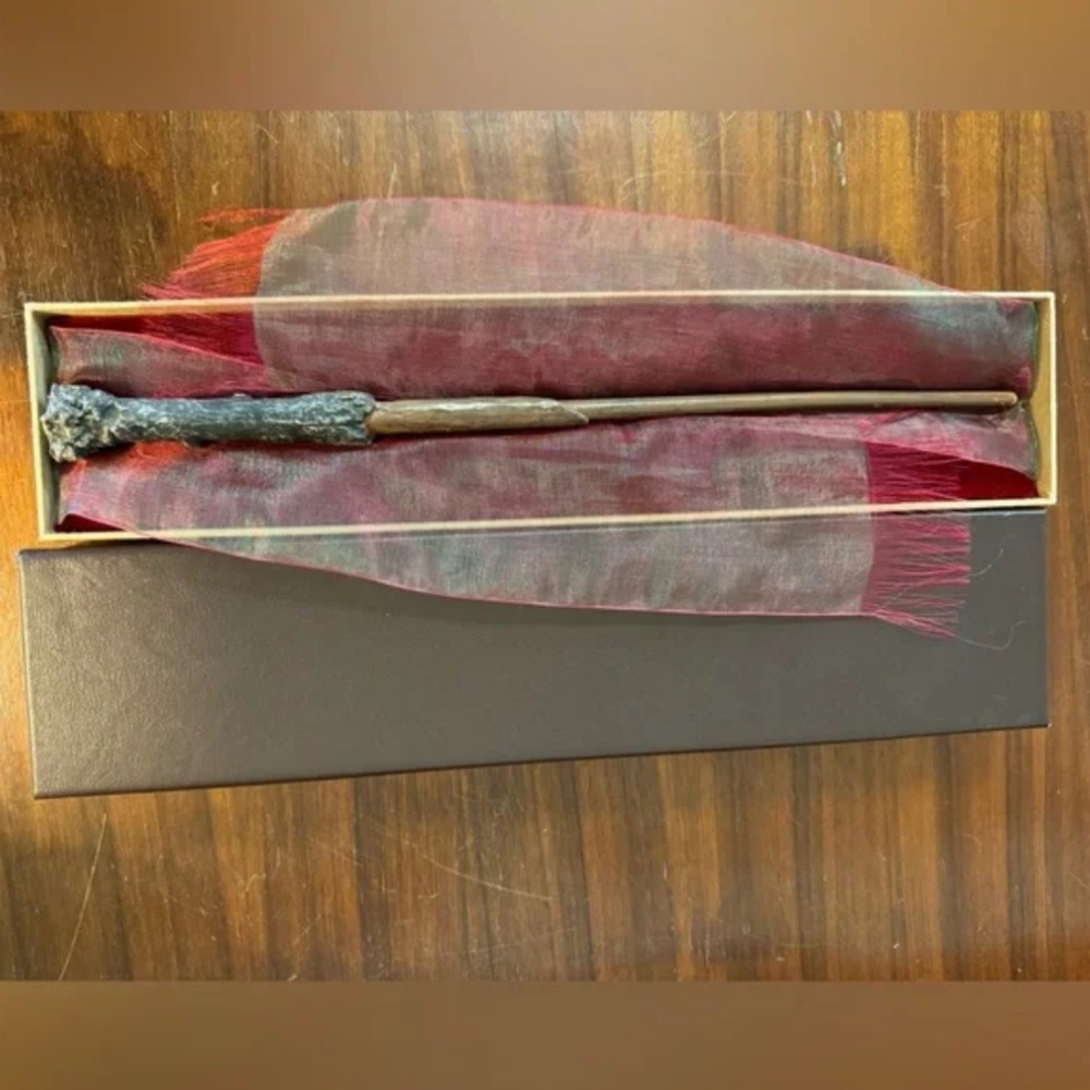 Noble Collection Harry Potter Wand in Olivander’s Box